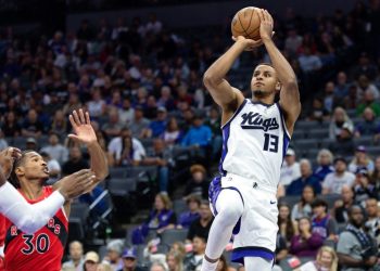 Sacramento Kings star to miss start of NBA season with thumb injury