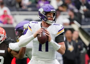 Reports: Vikings to start Wentz vs Eagles in Week 7