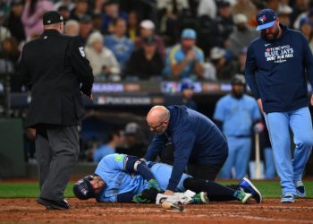 Blue Jays manager rips fans for booing injured slugger