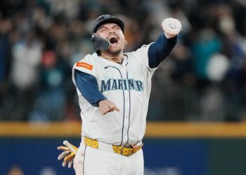 Epic grand slam puts Mariners on brink of first World Series
