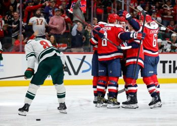 Ovechkin pulls closer to 900 goals with first of season