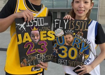 Warriors vs. Lakers NBA opener has global flavor