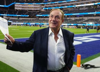 Al Michaels did not avoid betting discussion on ‘TNF’ amid NBA scandal