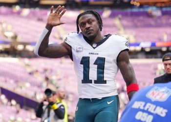 Eagles star to miss Giants game with injury. When will WR return?