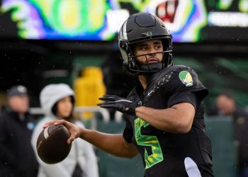 Dante Moore injury update: Oregon QB exits game with face injury