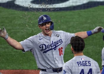 Dodgers strike back to even World Series in Toronto on late home runs