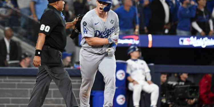 Watch: Dodgers break Game 2 stalemate with big bombs