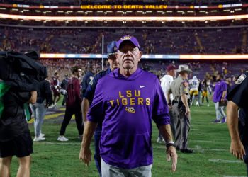 Week 9 Flop 10: Brian Kelly booed, SEC choke jobs, bad Fox games