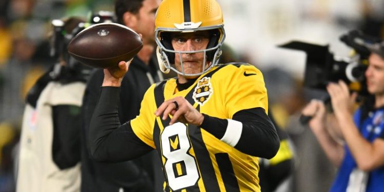 Pittsburgh Steelers wearing throwback uniforms vs. Packers