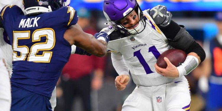 Vikings QB Carson Wentz will undergo season-ending surgery