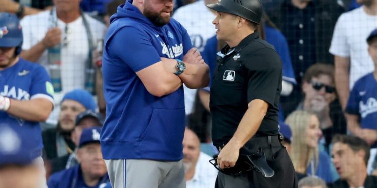 Umpire’s hesitation costs Blue Jays in World Series gaffe