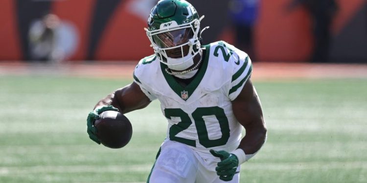 NFL trade deadline rumors: The latest from our insiders