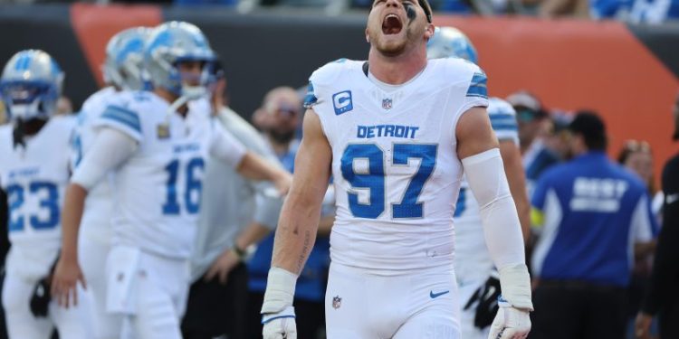 Hutchinson, Lions agree to extension coming in just shy of Parsons’