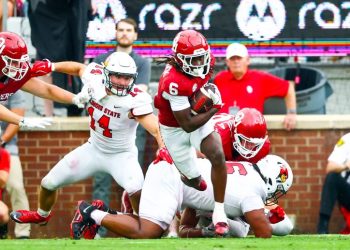 Oklahoma rises, Alabama falls in new College Football Playoff rankings