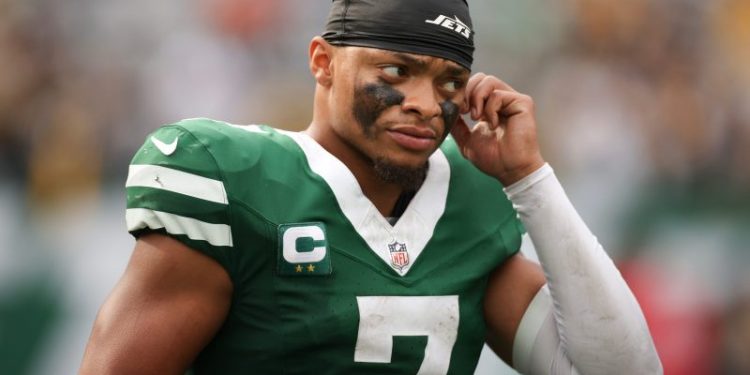 Jets make change at QB amid Fields’ rampant struggles