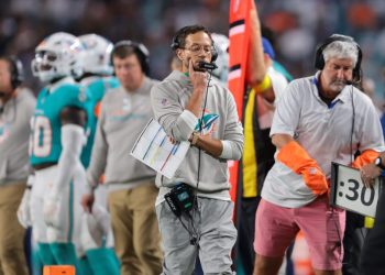 Why are the Dolphins keeping Mike McDaniel?