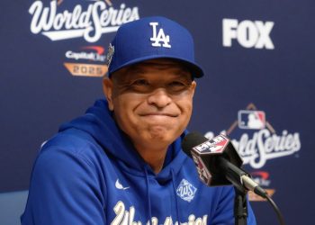 Dodgers manager falls during off-day race: ‘Not my best decision’