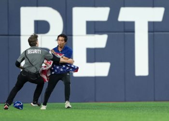 Watch: Fan with American flag runs onto field during World Series game