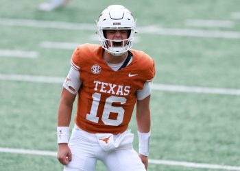 Arch Manning thrives in Texas’ dominant win over No. 11 Vanderbilt