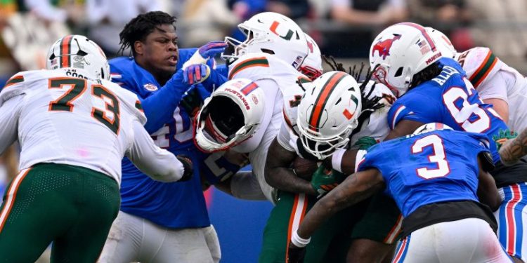 Was this SMU field goal good? Controversial call rules no