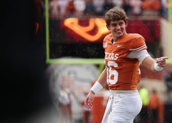 Arch Manning tells incredible joke after Texas beats Vanderbilt