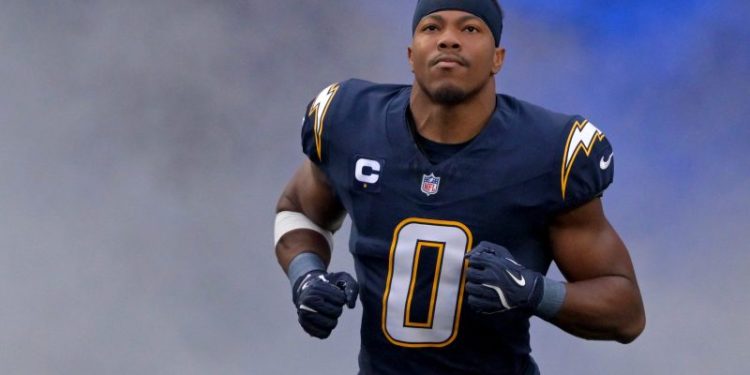 Chargers’ Daiyan Henley plays hours after learning of brother’s death