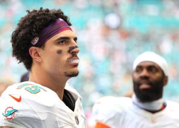 NFC contender makes splashy trade for top pass rusher