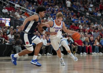 Florida learns NCAA title defense won’t be easy in loss to Arizona