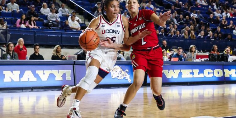 UConn women’s basketball opens season by routing Louisville