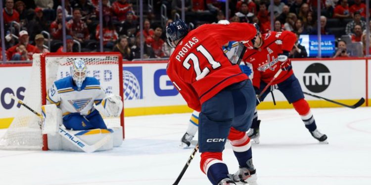 Blues goalie tries to hide puck from Alex Ovechkin’s 900th goal
