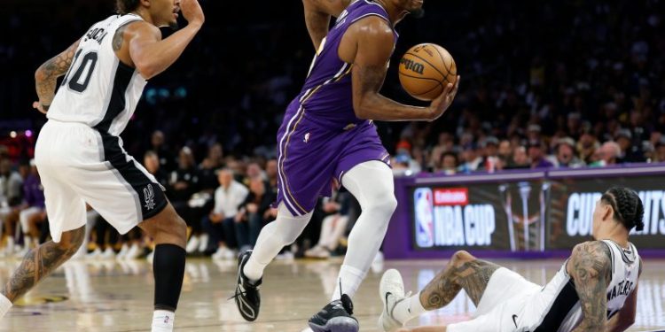 Lakers hold on despite Marcus Smart blunder, Jake LaRavia late foul