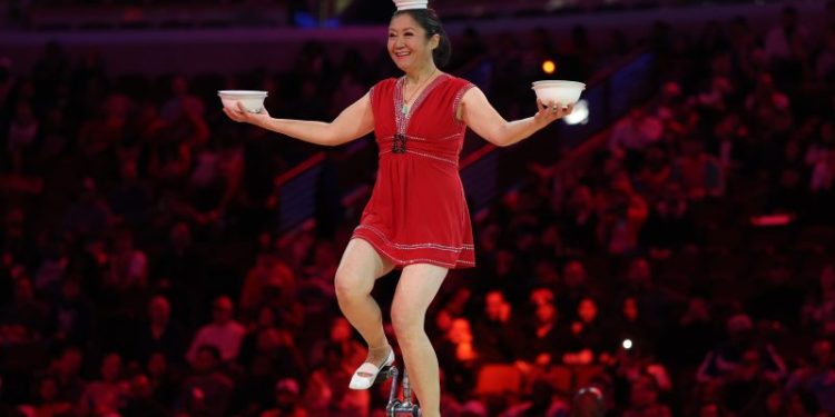 Popular halftime performer Red Panda returns to court after injury