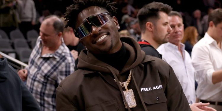 Ex-NFL star Antonio Brown extradited, faces attempted murder charge