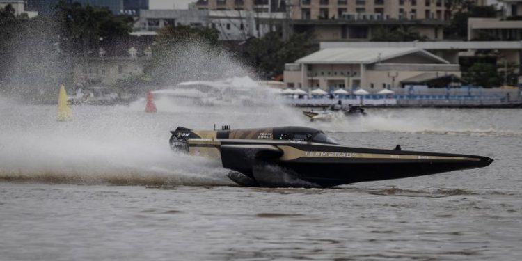 Tom Brady eyes another boat racing championship