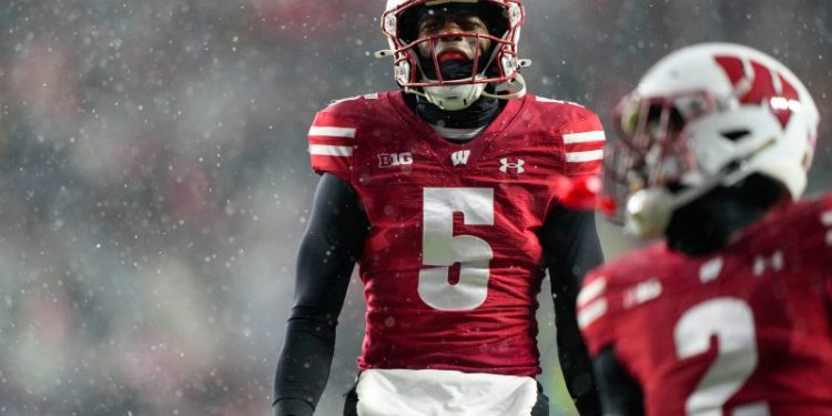 Wisconsin jumps around, ACC struggles leads best and worst of Week 11