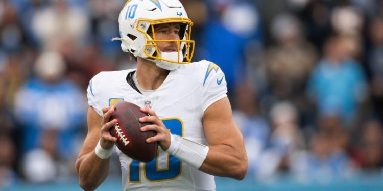 Follow Chargers vs. Steelers NFL SNF game updates, analysis