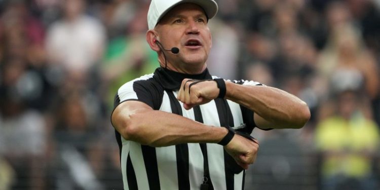 NFL refs forced to redo coin toss after error in Germany