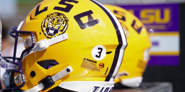 Only a band of idiots could screw up LSU football. Well, about that …