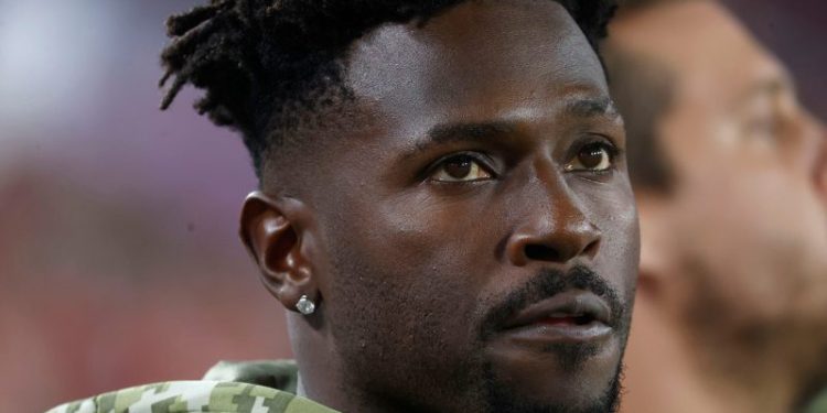 Antonio Brown posts bail, agrees to house arrest