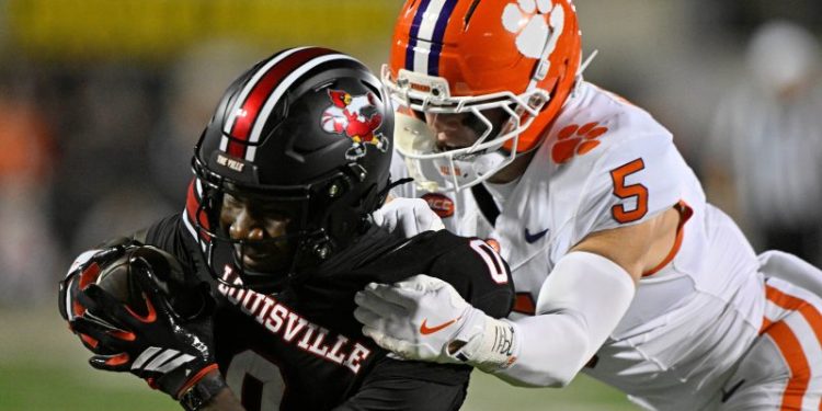 Clemson vs Louisville score: Tigers edge Cardinals in sloppy ACC matchup