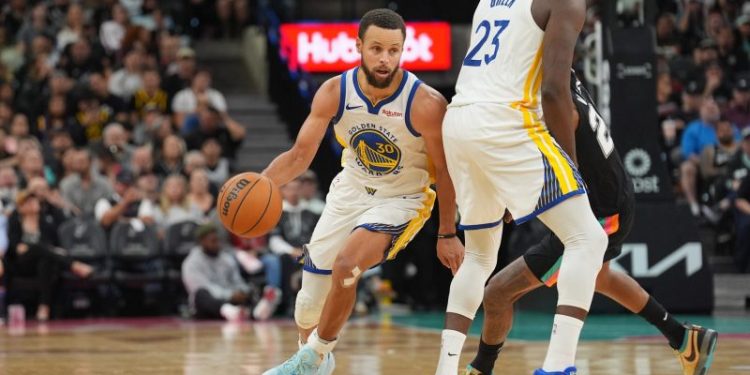Steph Curry goes off again, scores 49 to get best of Wemby, Spurs
