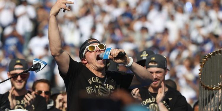 Kiké Hernández to miss World Baseball Classic after elbow surgery