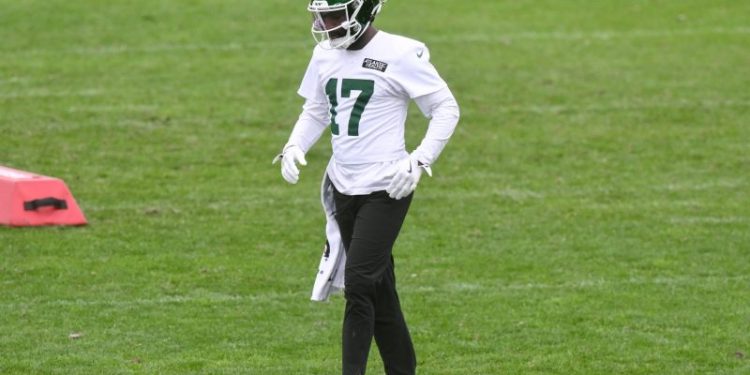 NFL player in critical condition after being shot