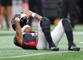 Falcons QB exits game with knee injury
