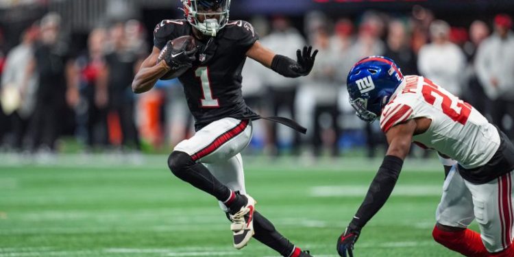 Here are 16 players to start or sit for fantasy football Week 12