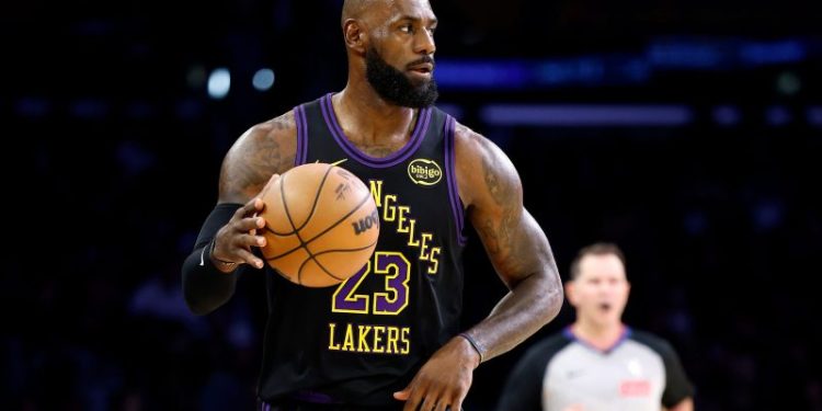 LeBron James’ return sparks season-high point total for Lakers