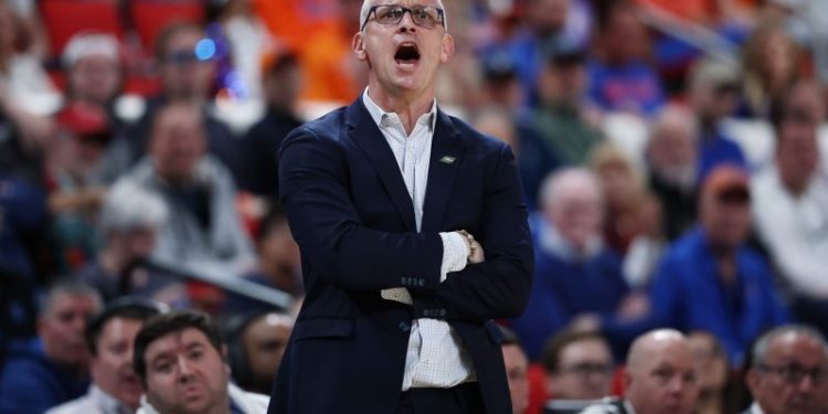 UConn coach irate, tears up stat sheet after losing to Arizona men’s basketball