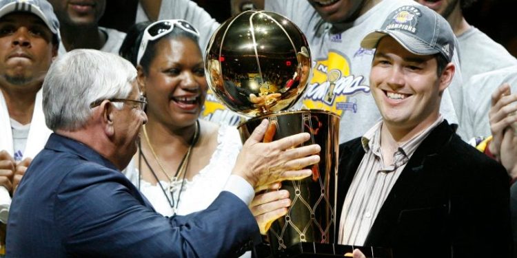 Lakers fire pair of Buss brothers from front office roles