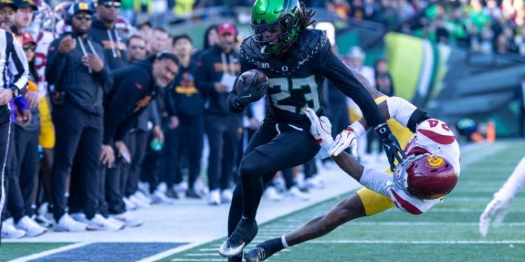 No. 5 Oregon topples Southern California to bolster playoff hopes