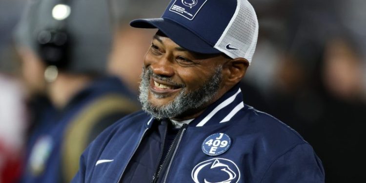 ‘It’s my locker room.’ Terry Smith makes case for Penn State job, players show support
